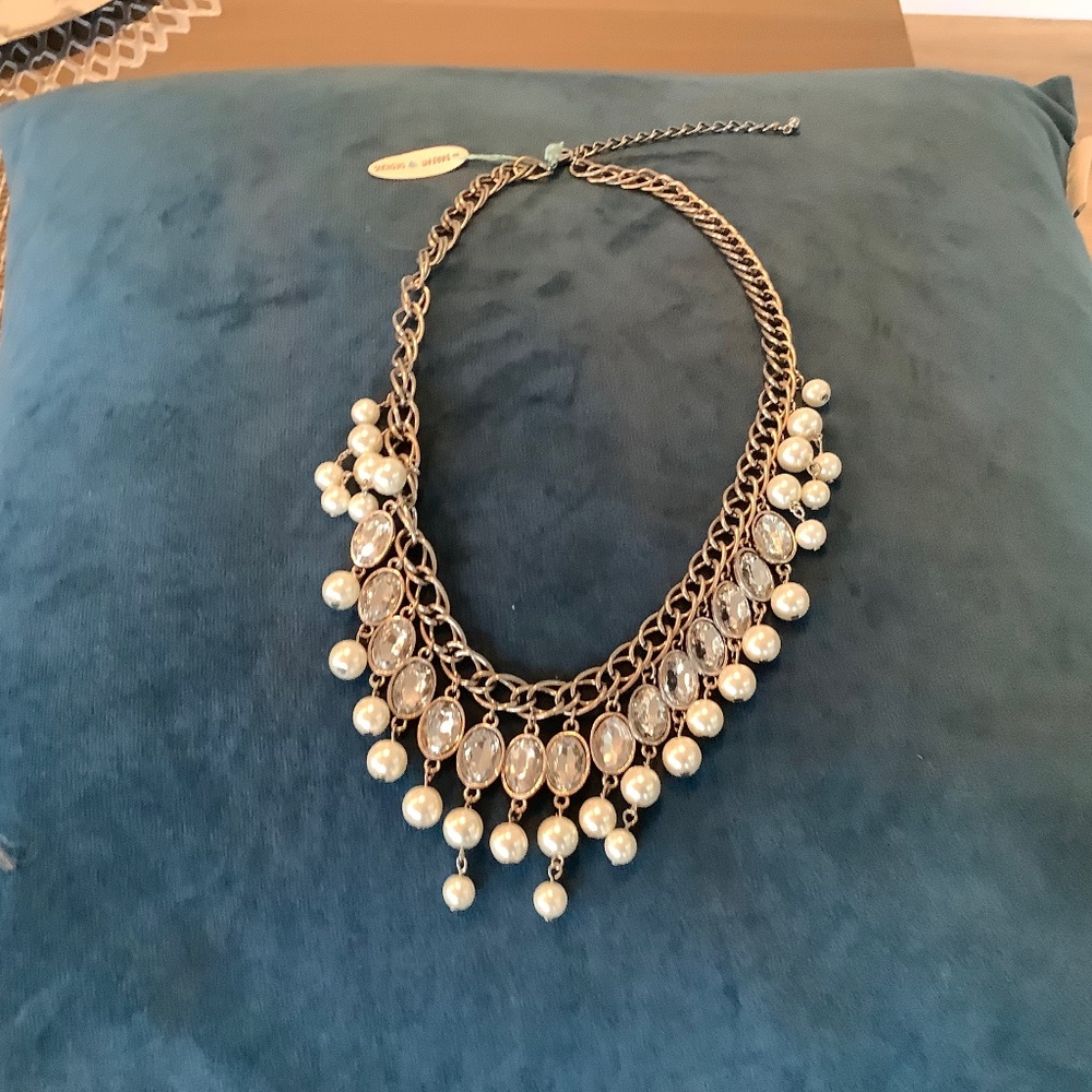 NWT  fun necklace